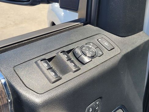 Used 2021 Ford F250 Lariat w/ Lariat Value Package AWD/4WD image 19