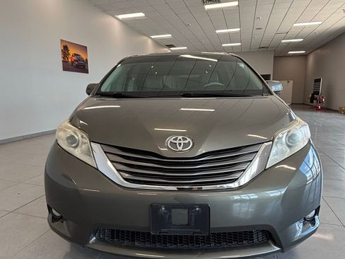 Used 2011 Toyota Sienna XLE image 1