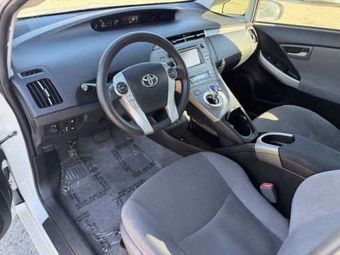 Used 2014 Toyota Prius Plug-In Hybrid image 9