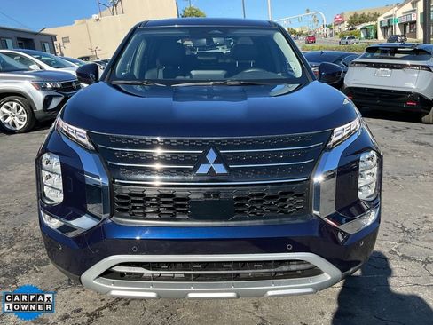 Used 2023 Mitsubishi Outlander SE image 2
