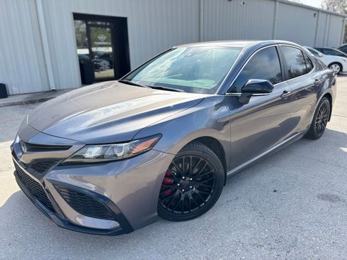 Used 2022 Toyota Camry SE image 1