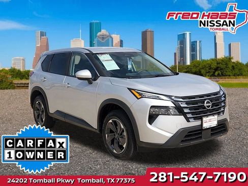 Used 2025 Nissan Rogue SV image 1