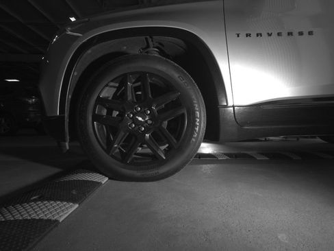 Used 2020 Chevrolet Traverse Premier w/ Redline Edition FWD image 9