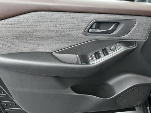 Used 2023 Nissan Rogue S image 12