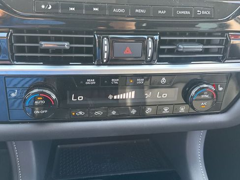 Used 2025 Nissan Pathfinder SL w/ Cargo Package FWD image 21