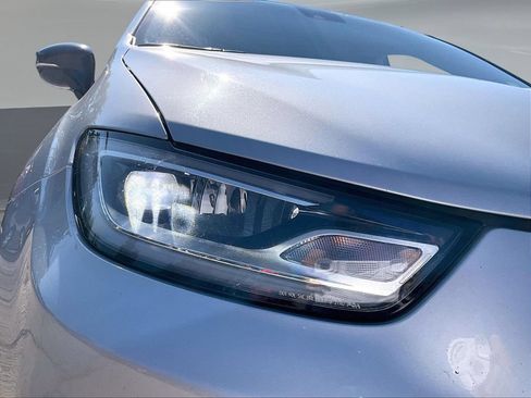 Used 2024 Chrysler Pacifica Touring-L FWD image 33