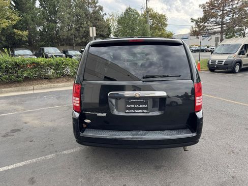 Used 2008 Chrysler Town & Country Touring FWD image 16