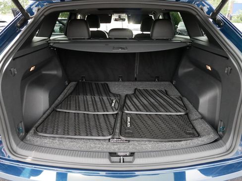 Certified 2023 Volkswagen Atlas Cross Sport SE w/ Panoramic Sunroof Package AWD/4WD image 18