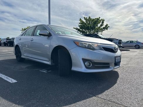 Used 2012 Toyota Camry SE FWD image 11