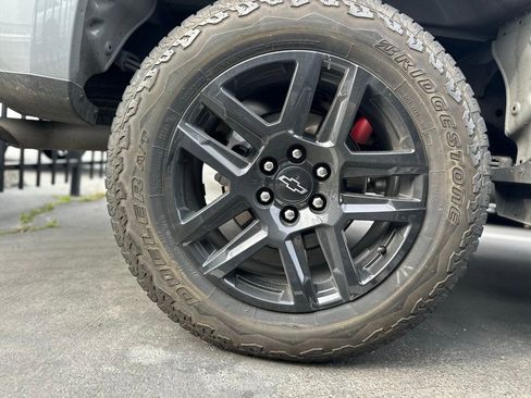 Used 2024 Chevrolet Silverado 1500 Custom Trail Boss w/ Turbomax Blackout Package image 6