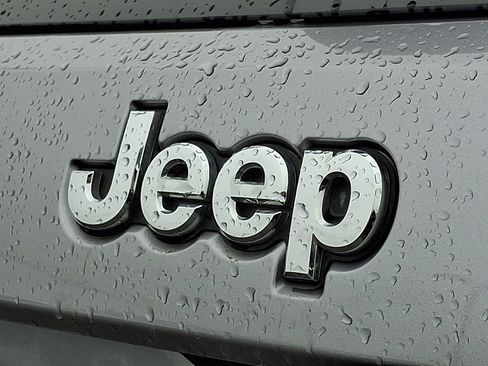 Used 2018 Jeep Grand Cherokee Limited w/ Trailer Tow Group IV image 30