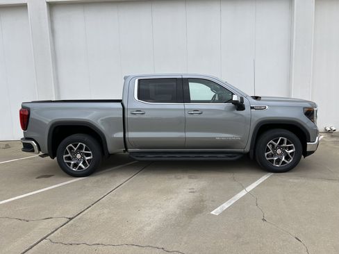 New 2026 GMC Sierra 1500 SLE w/ Preferred Package image 8