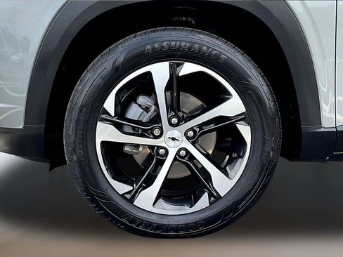 Used 2024 Chevrolet Trax RS w/ Sunroof Package FWD image 30