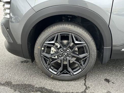 New 2026 Nissan Kicks SR w/ SR Premium Package AWD/4WD image 12