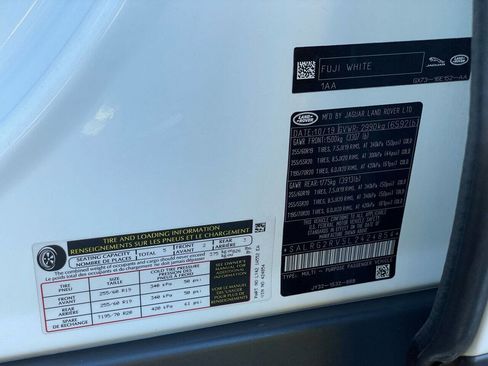 Used 2020 Land Rover Discovery SE image 18