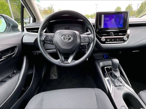 Used 2025 Toyota Corolla LE FWD image 17
