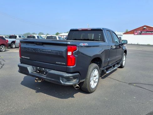 Used 2020 Chevrolet Silverado 1500 Custom w/ Custom Value Package image 6