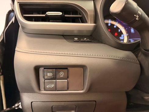 Used 2023 Toyota Highlander LE FWD image 31
