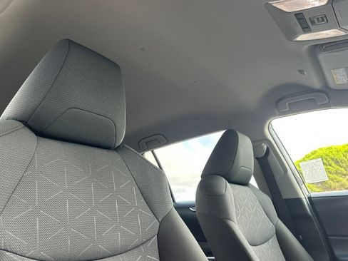 Used 2025 Toyota RAV4 XLE FWD image 19