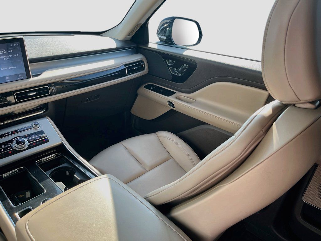 Used 2024 Lincoln Aviator AWD w/ Premium Package image 25
