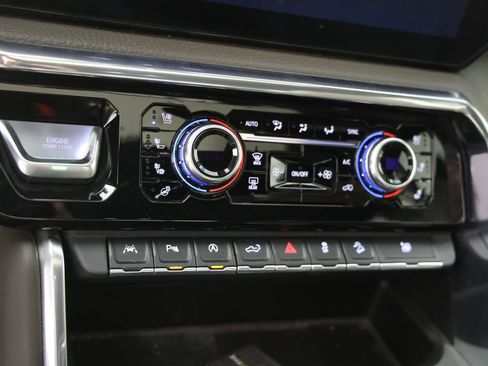 Used 2024 GMC Sierra 1500 Denali AWD/4WD image 7
