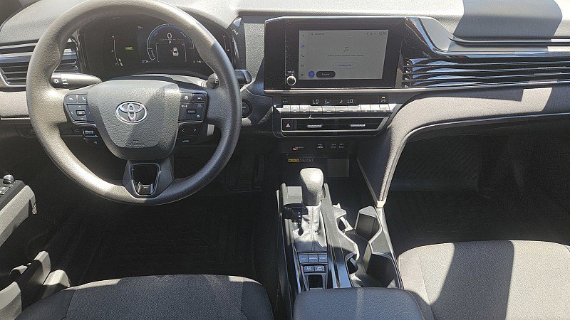 Used 2025 Toyota Camry LE AWD/4WD image 9