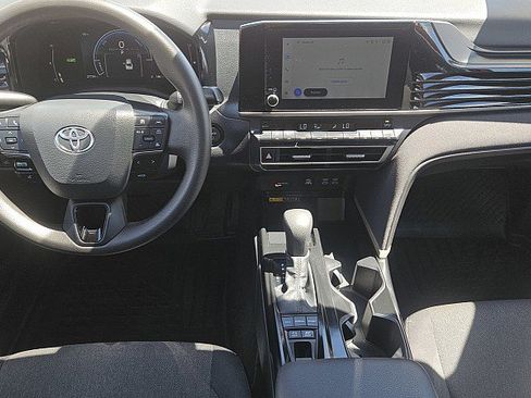 Used 2025 Toyota Camry LE AWD/4WD image 9