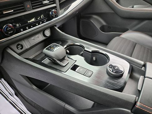 Certified 2025 Nissan Rogue SV image 15