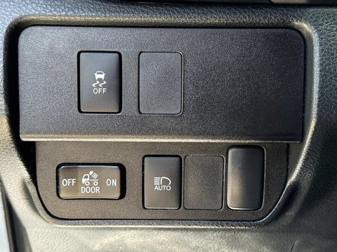 Used 2020 Toyota Tacoma SR5 w/ SR5 Appearance Package (SM) RWD image 40