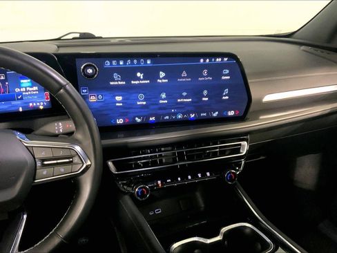 Used 2024 Chevrolet Traverse LT FWD image 6