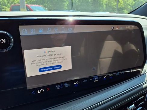 New 2025 Chevrolet Suburban Premier image 32