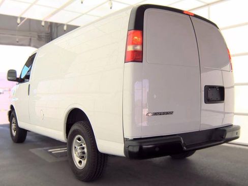 Used 2021 Chevrolet Express 2500 RWD image 5