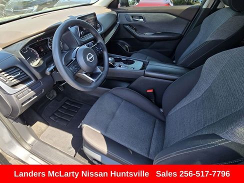 Used 2023 Nissan Rogue SV image 17