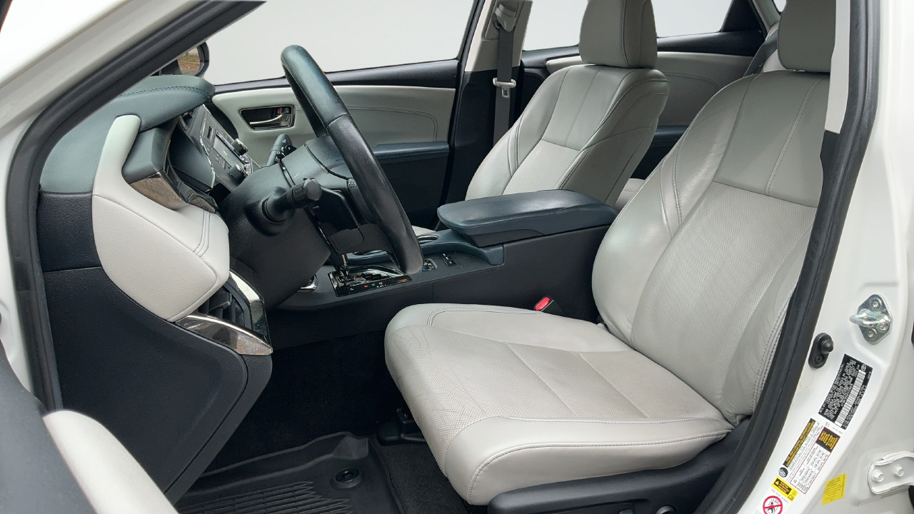 Used 2015 Toyota Avalon Limited FWD image 17