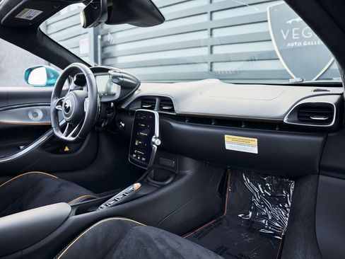 Used 2025 McLaren Artura Spider image 35