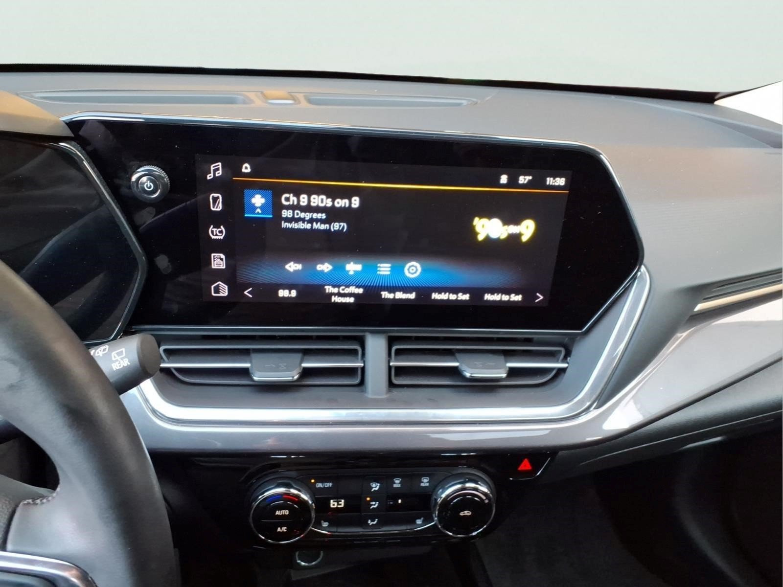 Used 2024 Chevrolet Trax ACTIV w/ Sunroof Package FWD image 18