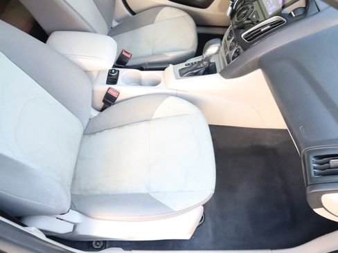 Used 2012 Ford Focus SE FWD image 48