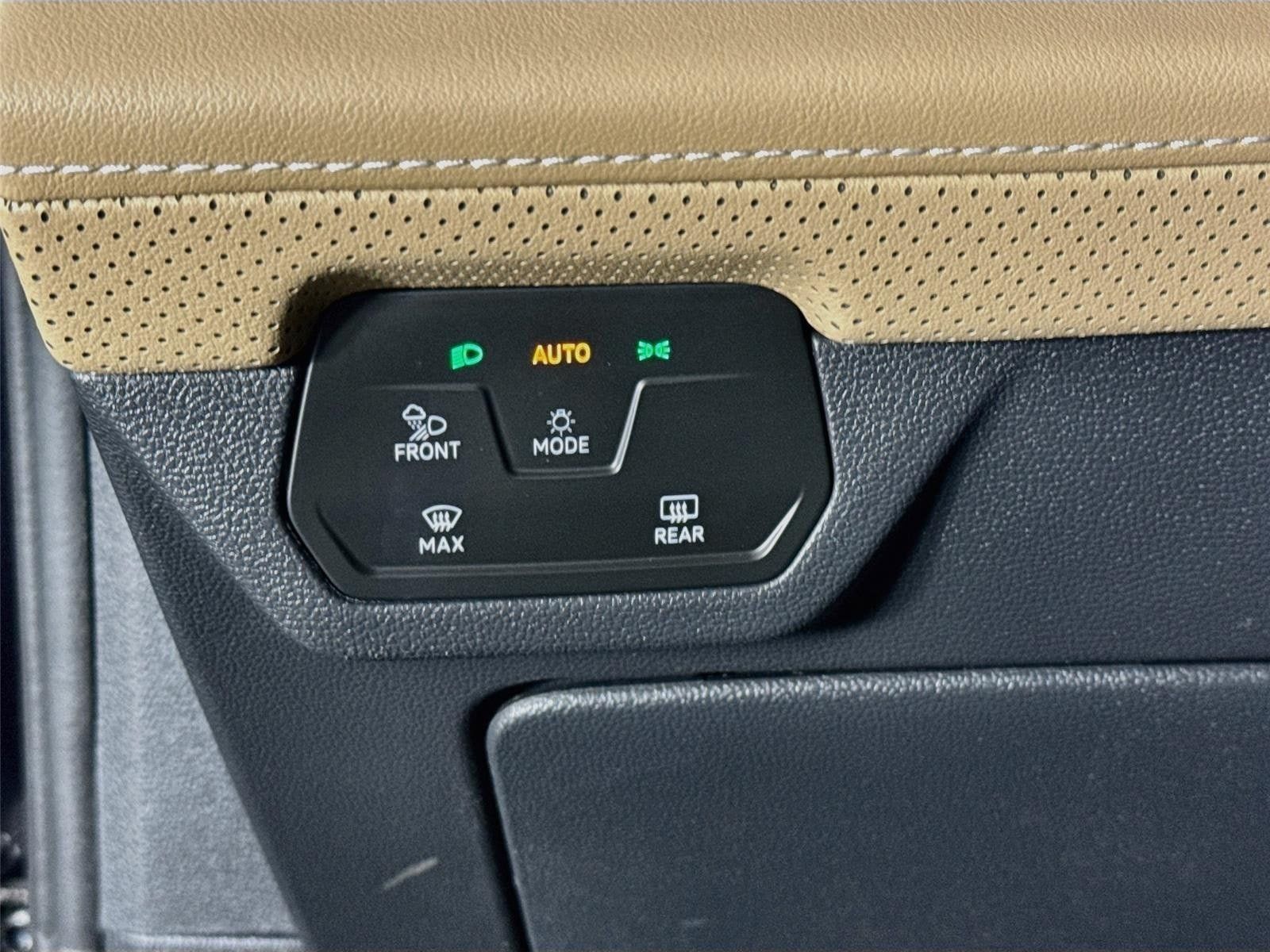 Used 2024 Volkswagen Atlas Cross Sport SE FWD image 11