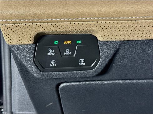 Used 2024 Volkswagen Atlas Cross Sport SE FWD image 11