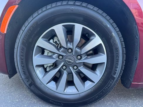 Used 2021 Chrysler Pacifica Limited w/ Premium & Safety Sphere Group FWD image 21