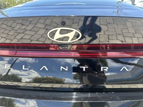 Used 2025 Hyundai Elantra SEL FWD image 36