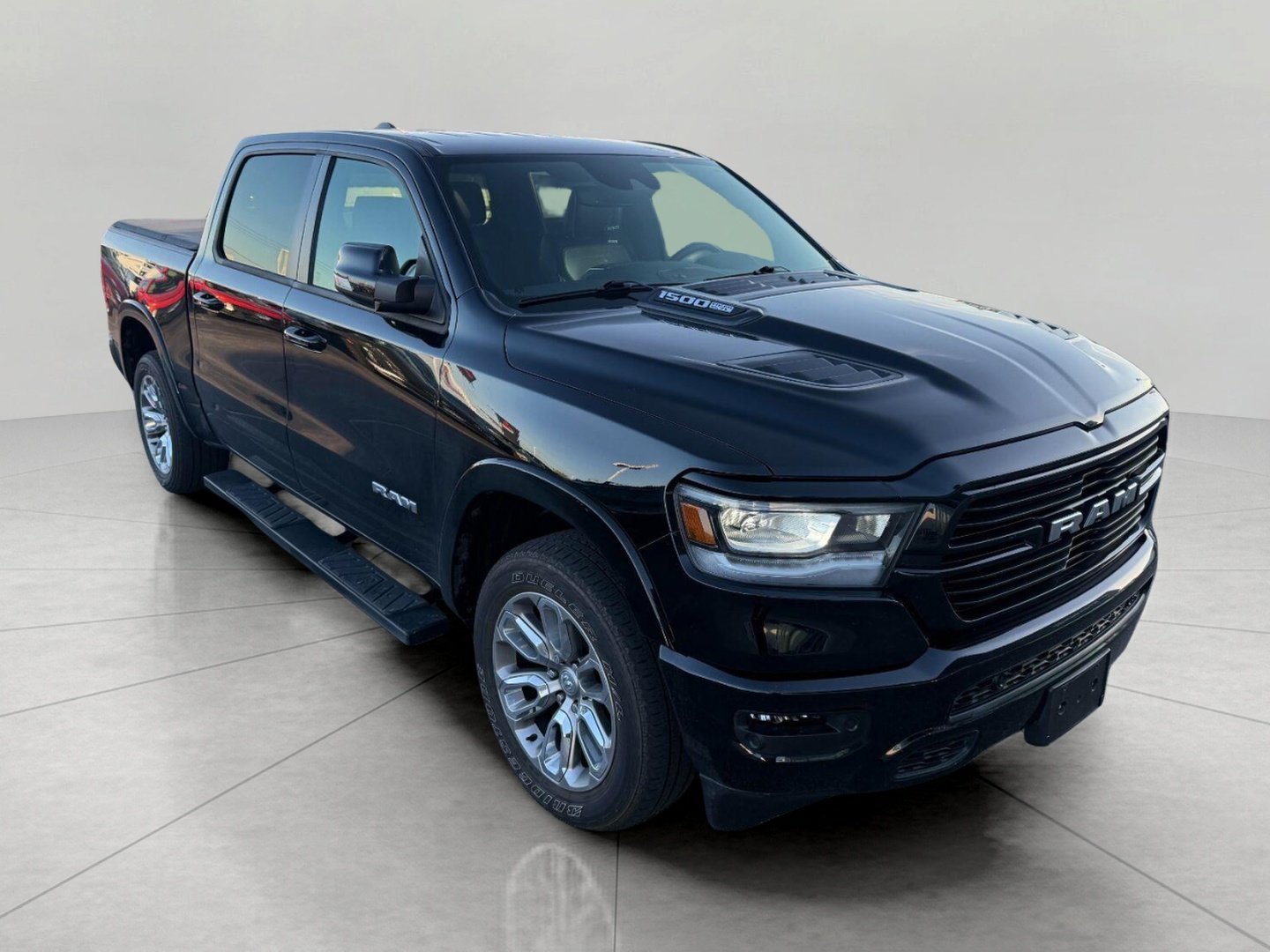 Used 2022 RAM 1500 Laramie w/ Sport Appearance Package AWD/4WD image 6