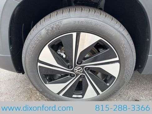 New 2026 Volkswagen Taos SE image 27