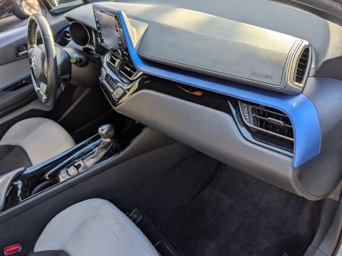 Used 2019 Toyota C-HR XLE image 20
