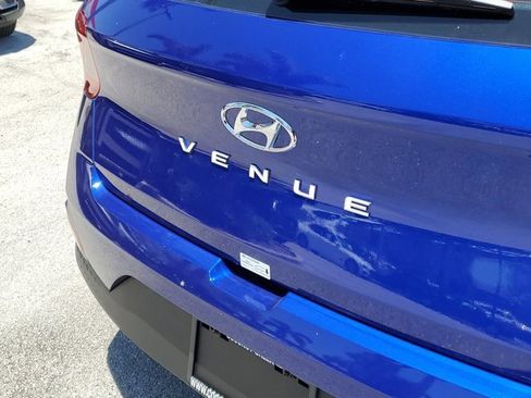 Certified 2025 Hyundai Venue SEL image 5