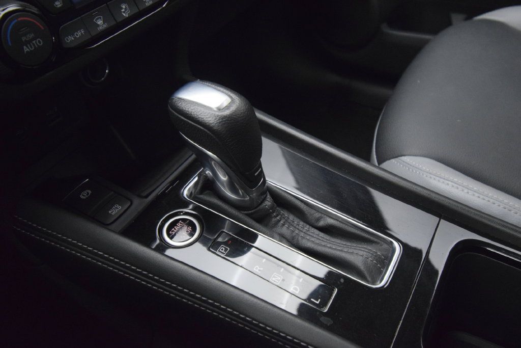 Used 2021 Nissan Kicks SR w/ SR Premium Package FWD image 19