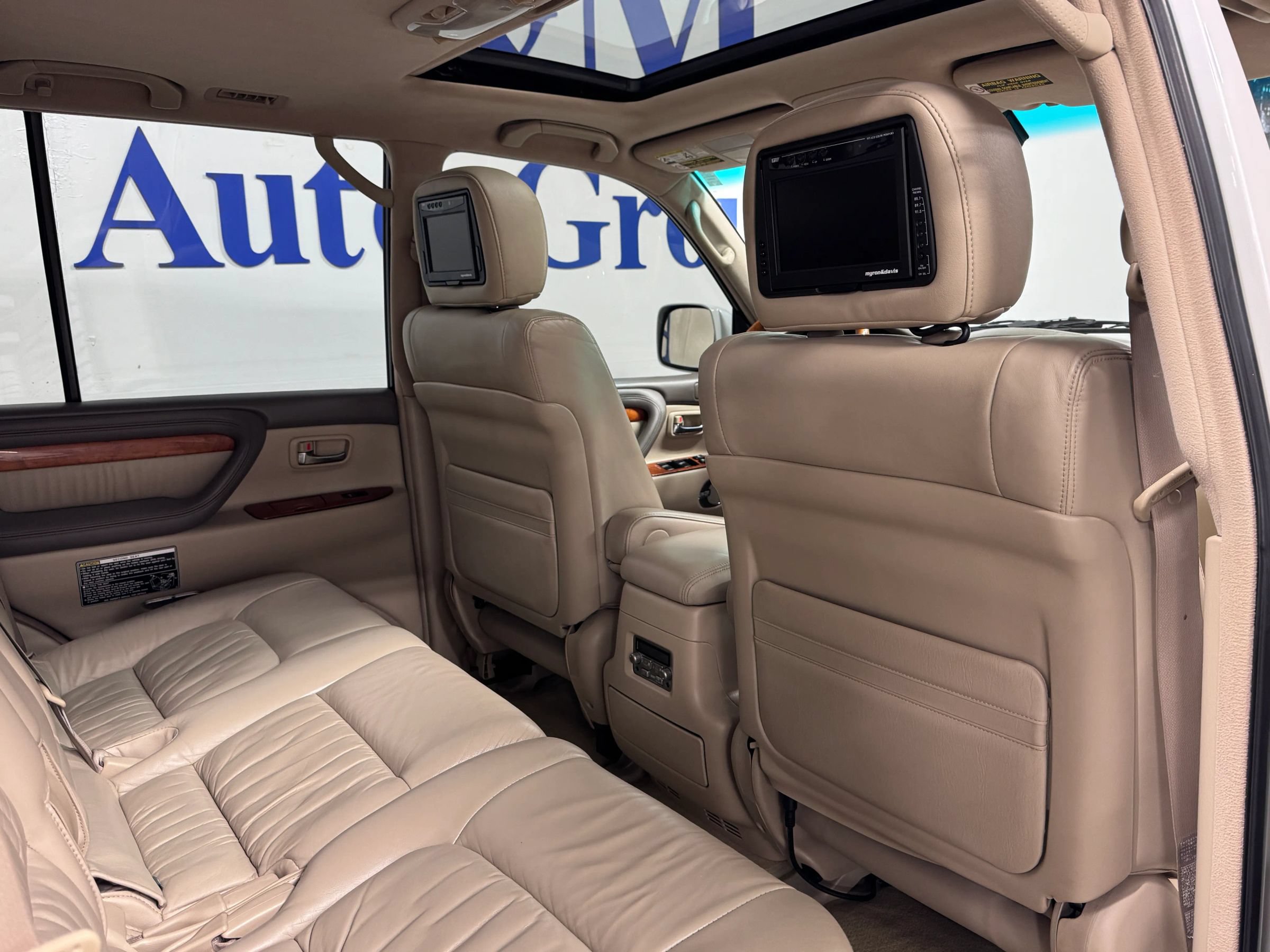Used 2004 Lexus LX 470 4WD image 9