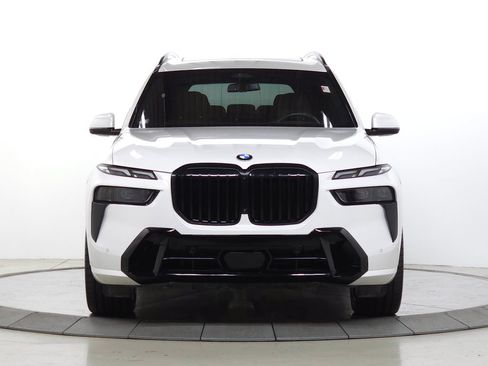 Used 2025 BMW X7 xDrive40i w/ M Sport Package AWD/4WD image 12