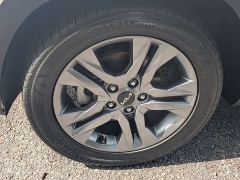 Used 2023 Kia Seltos S w/ Navigation Package FWD image 10