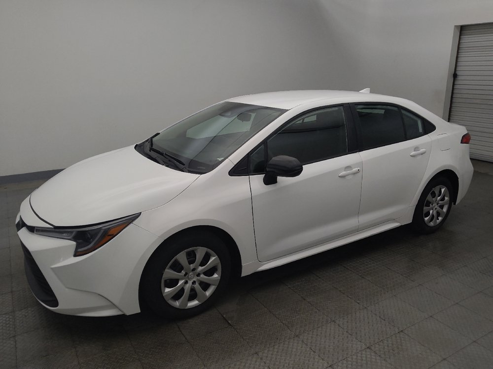 Used 2025 Toyota Corolla LE FWD image 2